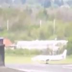 بالفيديو: طيار إماراتي يقوم بعمل بطولي