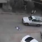 فيديو: طفل سعودي ينجو من الدهس بأعجوبة