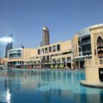 بالفيديو: إماراتي يرقص بشكل غريب وسط "دبي مول"