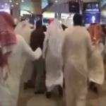بالفيديو- مشاجرة وتضارب في مطار الكويت!