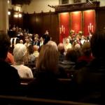 بالفيديو:  كويتي يؤذن داخل كنيسة