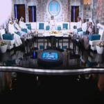 بالفيديو- إعلامي كويتي يتعرّض لموقف محرج على الهواء