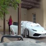 بالفيديو- إماراتي يقوم بمقلب بسيارة شقيقته