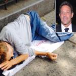 مليونير يتحول الى مشرد ... من قصر فخم الى رصيف منهاتن