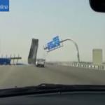 بالفيديو: شاحنة "مجنونة" في السعودية ... فماذا فعلت؟