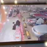 بالفيديو- سعودي يحاول سرقة مسنّة في الشارع