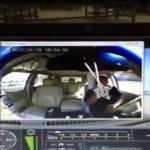 بالفيديو- سعودي عامل صيانة حاول يسرق سيارة سعودي