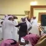 بالفيديو- فتاة خليجية تتنكر في زي رجل لترقص مع شباب