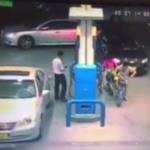 بالفيديو- قطري يعتدي على عامل محطّة وقود