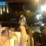 بالفيديو- سعودي تحرّش بفتاة تحت تهديد السلاح .. هذا ما جرى له