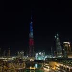 أطول مبنى في العالم يضيء بألون علم جمهورية فرنسا تحيةً لأرواح ضحايا هجمات باريس