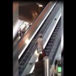 شاهد لماذا استعجب كل المركز التجاري من تصرف هذه المرأة