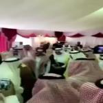 بالفيديو ... شاهد هدية الشيخ شلاح العتيبي إلى الأمير خالد الفيصل