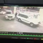 شاهد شجاعة أحد عمال محطة وقود أثناء اشتعال النيران