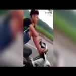 استعراض غير محدود لإمكانياته .. قد يفقد حياته كي يتحدث في الجوال