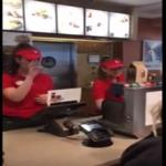 أسرع عاملة استقبال طلبات وجبات طعام