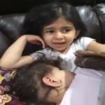 طفلة صغيرة تسرق قلوب مستخدمي الفيس بوك