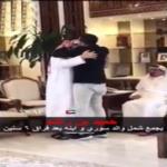 حاكم عجمان يجمع شمل أب وابنه بعد فراق 6 سنوات .. فيديو مؤثر