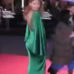 شاهد فنانة مغربية تتعرض لموقف محرج في مهرجان دبي السينمائي