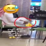 فيديو لرجل يحضر الحليب لطفله يشعل الإنترنت