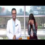 شاهد مذيعة قناة العربية وهي لا تستطيع التوقف عن الضحك بسبب هذا الأمر