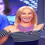 تسقط سنها على الهواء مباشرة وتصاب بالإحراج .. فيديو