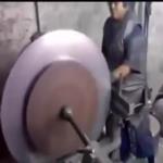 كيف يتم صناعة القدور .. إليك هذا الفيديو العجيب