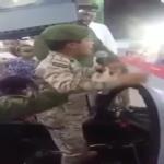 بالفيديو .. طفل يشدو بصوت عذب وفجأة يصاب بالصراخ