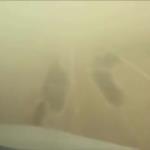 شاهد مهارة طيار على الخطوط السعودية وهبوطه وسط الغبار الكثيف