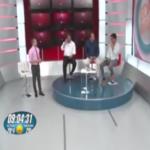 مشاهد يحرج المذيعين على الهواء مباشرة .. فكيف كانت ردة فعلهم