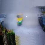 صدمته سيارة انحرفت عن مسارها .. فماذا حدث له