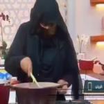 بالفيديو .. النيران تمسك في ملابس مقدمة برنامج طهي
