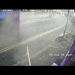 صدمته حافلة فقام ووقف على قدميه .. فيديو