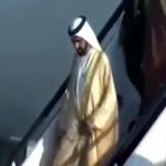 فيديو لسقوط الشيخ محمد بن راشد من سلم الطائرة بالأردن