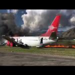 شاهد .. اشتعال طائرة أثناء هبوطها على أرض المطار
