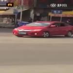 بالفيديو .. كيف تعاملت الشرطة الصينية مع أحد المفحطين