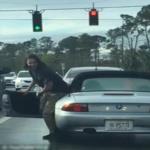 مشاجرة غاضبة بين سائق فورد وسائق بي إم دبليو .. فيديو