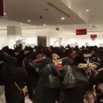 مقطع فيديو لتضارب النساء في أحد المتاجر