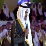 خريج يفاجئ والدته بالاتصال بها في حفل التخرج