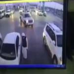 شاهد رد الفعل السريع لصاحب سيارة يسرقها لص