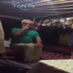 فيديو طريف لحيلة سحرية يقوم بها رجل سبعيني