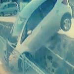 فيديو يرصد نجاة امرأة بأعجوبة