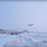 شاهد هبوط طائرة اضطراريًا في مدرج مغطى بالثلوج