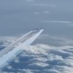 بالفيديو .. شاهد كيف تمكن الطيار من تفادي طائرة أخرى دخلت مساره الجوي