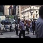 تدمر عصى السيلفي في شوارع نيويورك ... تعرف على السبب في الفيديو