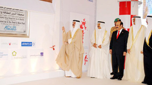 الملك حمد بن عيسى آل خليفة يفتتح أكبر مشروع مستقل للطاقة والمياه في المملكة