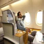 طيران الإمارات تشارك مطار جاتويك احتفالاته بالإيرباص A380