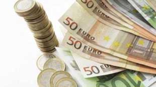 اليورو يهبط الي أدنى مستوى في ثلاثة اشهر ونصف امام الدولار