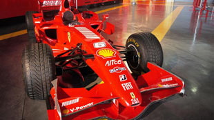 فيراري تبهر عشاق السرعة بإصدارات خاصة في عالم فيراري 