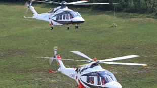 فنميكانيكا الايطالية تعرض مروحيات متطورة في ايدكس2013